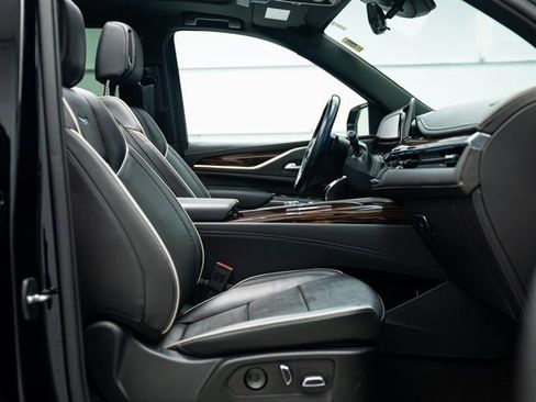 Used 2022 Cadillac Escalade Premium Luxury image 38