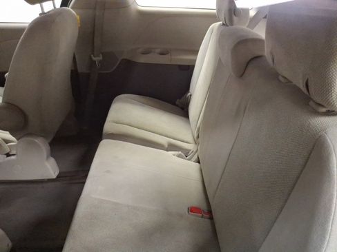 Used 2014 Toyota Sienna L image 12