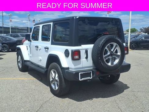 Used 2022 Jeep Wrangler Unlimited Sahara AWD/4WD image 7