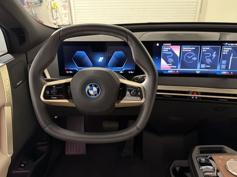 Used 2023 BMW iX xDrive50 w/ Ultimate Package AWD/4WD image 31