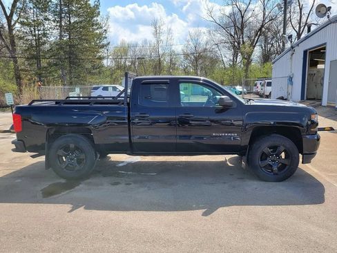 Used 2018 Chevrolet Silverado 1500 Custom w/ Custom Convenience Package AWD/4WD image 3