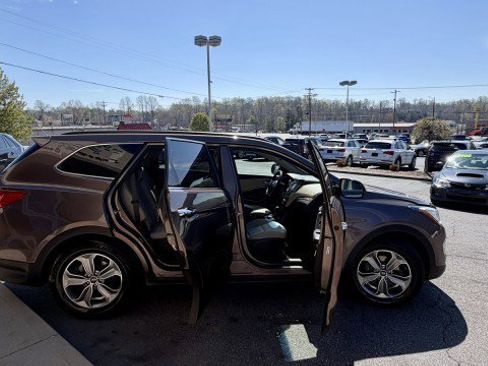 Used 2015 Hyundai Santa Fe GLS image 16