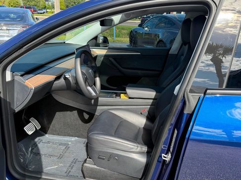 Used 2023 Tesla Model Y Performance image 10