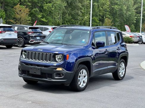 Used 2018 Jeep Renegade Latitude AWD/4WD image 2