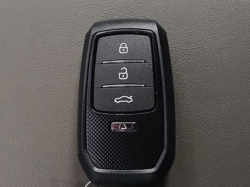 Used 2019 Hyundai Santa Fe Limited image 32