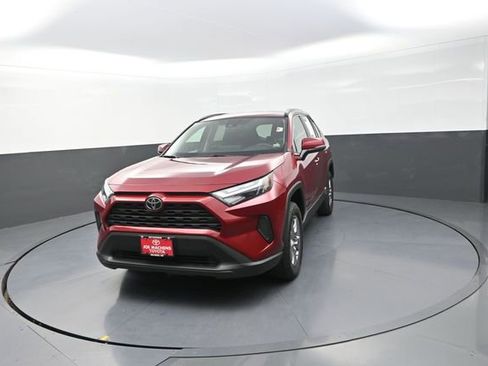 Used 2025 Toyota RAV4 XLE AWD/4WD image 30