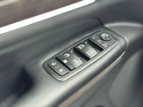 Used 2016 Jeep Grand Cherokee Overland w/ Advanced Technology Group image 31