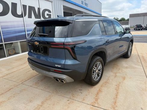 Certified 2025 Chevrolet Traverse LT FWD image 3