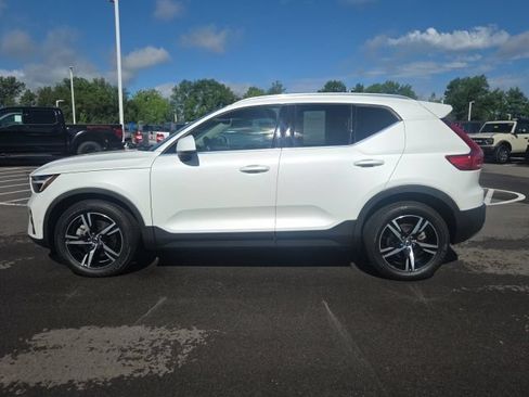 Used 2023 Volvo XC40 B5 Plus AWD/4WD image 16