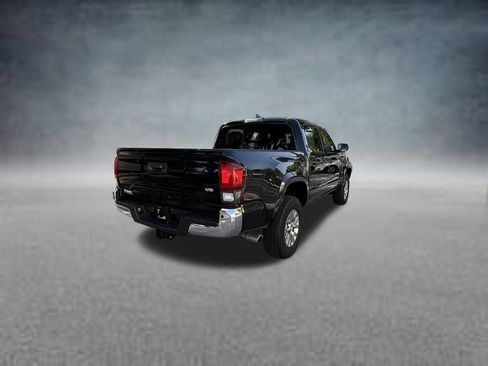 Used 2018 Toyota Tacoma SR5 RWD image 7