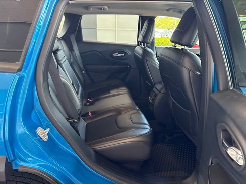 Used 2019 Jeep Cherokee Trailhawk w/ Cold Weather Group AWD/4WD image 35