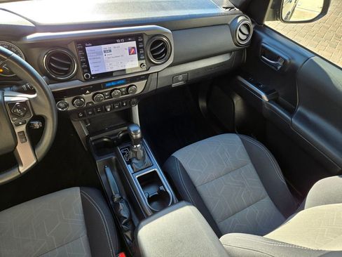 Used 2021 Toyota Tacoma TRD Sport w/ Technology Package image 16