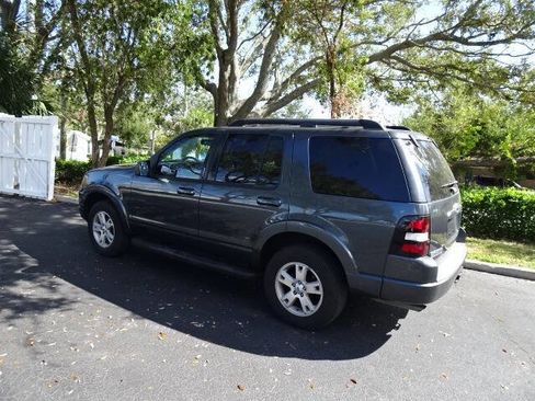 Used 2010 Ford Explorer XLT image 13