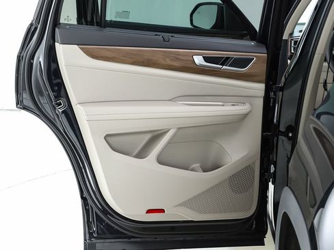 New 2026 Volkswagen Atlas SE FWD image 17