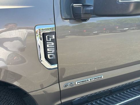 Used 2018 Ford F250 Lariat w/ Lariat Ultimate Package AWD/4WD image 25