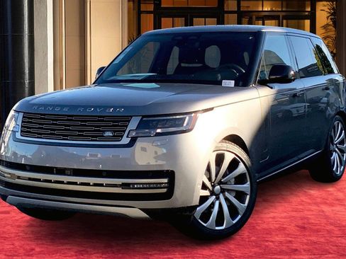 New 2025 Land Rover Range Rover SE image 2