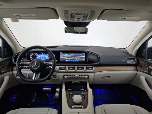 Certified 2025 Mercedes-Benz GLS 580 GLS 580 image 32