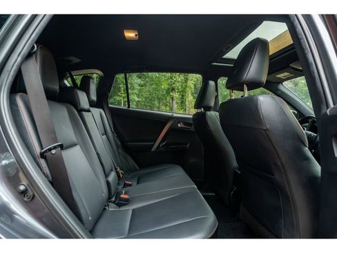 Used 2018 Toyota RAV4 SE w/ Power Extra Value Package FWD image 17