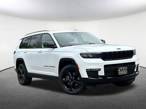 Used 2023 Jeep Grand Cherokee L Limited w/ Black Appearance Package AWD/4WD image 2
