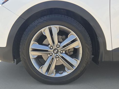 Used 2014 Hyundai Santa Fe GLS FWD image 12