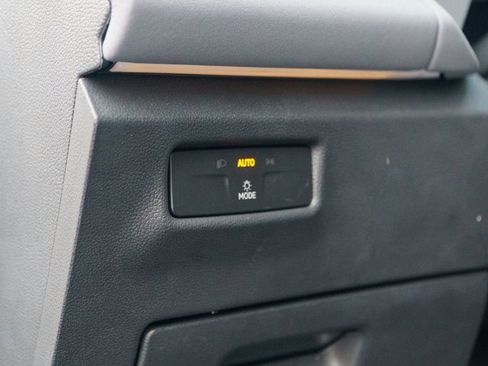 Used 2025 Volkswagen Tiguan SE w/ Panoramic Sunroof Package image 29