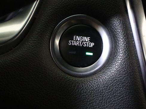 Used 2022 Chevrolet Traverse LT FWD image 32