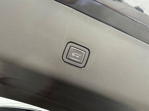 Used 2023 Chevrolet Traverse LT AWD/4WD image 21