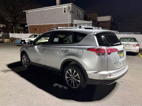 Used 2018 Toyota RAV4 Limited image 5