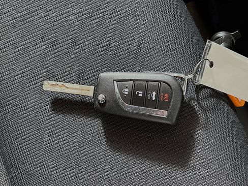 Used 2022 Toyota Corolla LE image 36