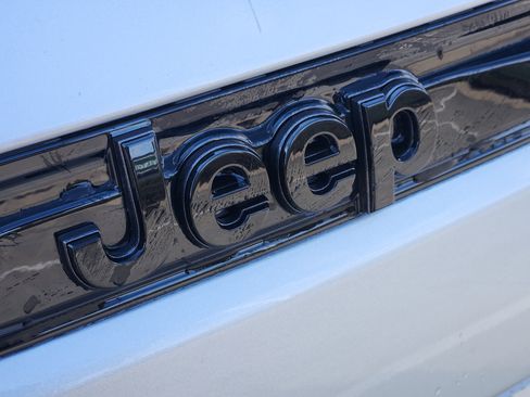 New 2026 Jeep Grand Cherokee Altitude image 7