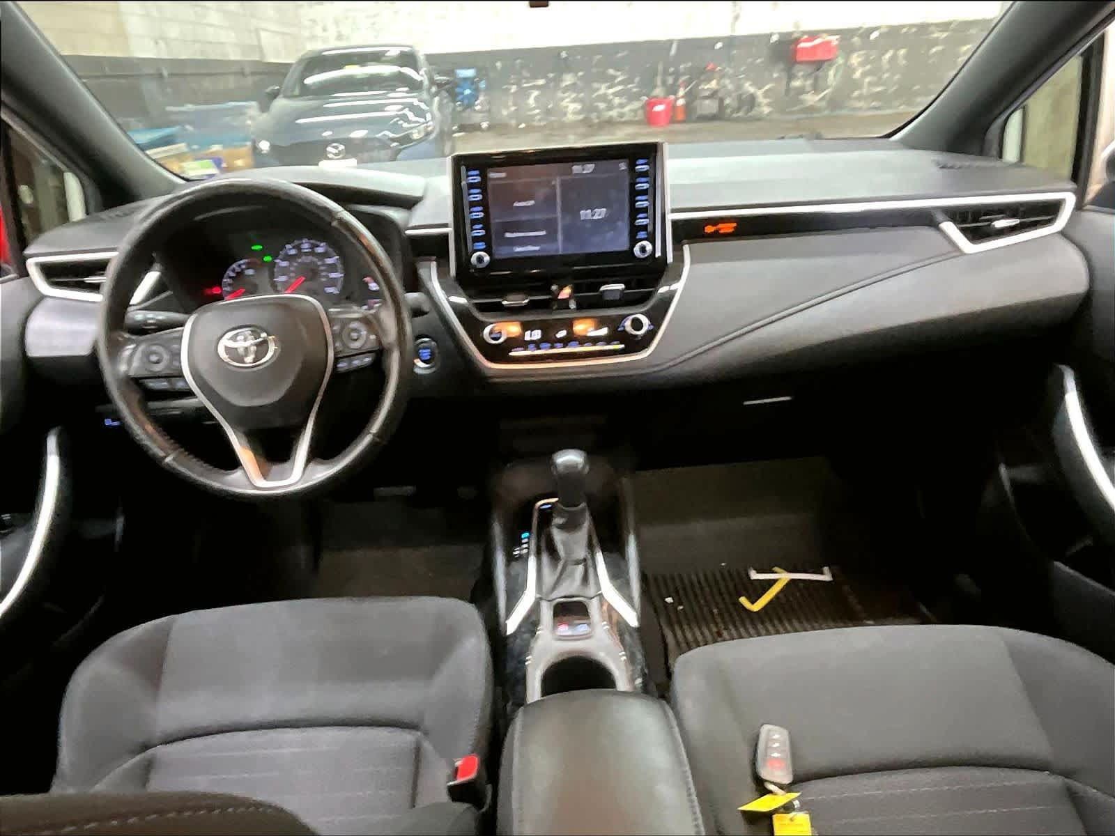 Used 2020 Toyota Corolla SE w/ SE Premium Package FWD image 17