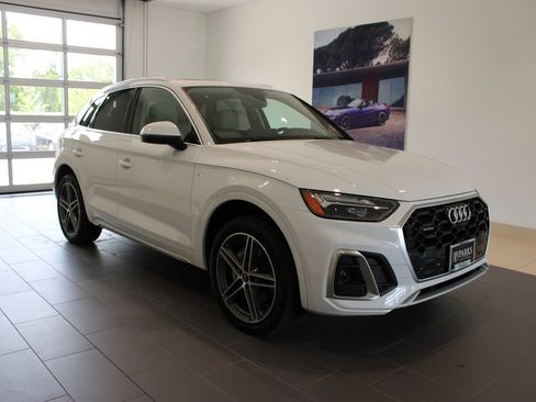 Used 2021 Audi Q5 e Premium Plus AWD/4WD image 2