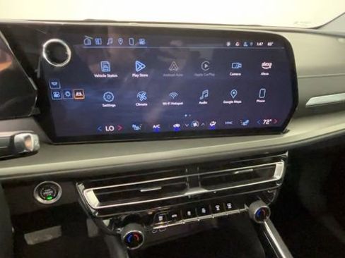 Used 2024 Chevrolet Traverse LS FWD image 26