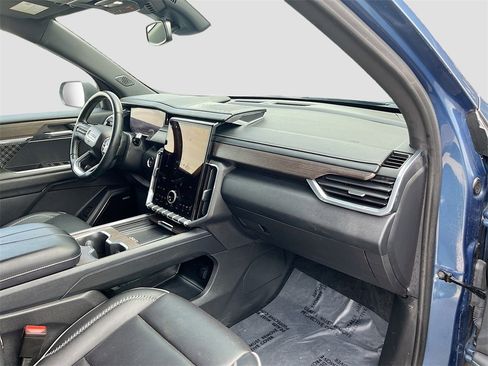 Used 2024 GMC Acadia Denali image 33