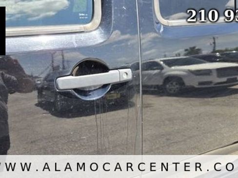 Used 2012 Nissan Frontier SV AWD/4WD image 10