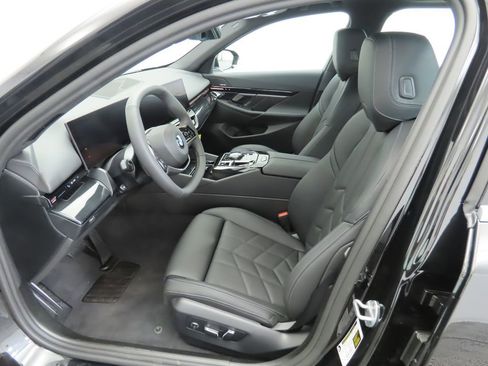 Certified 2025 BMW 530i image 20