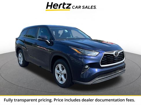Used 2025 Toyota Highlander LE FWD image 1