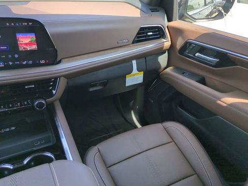 New 2026 Chevrolet Suburban High Country RWD image 16