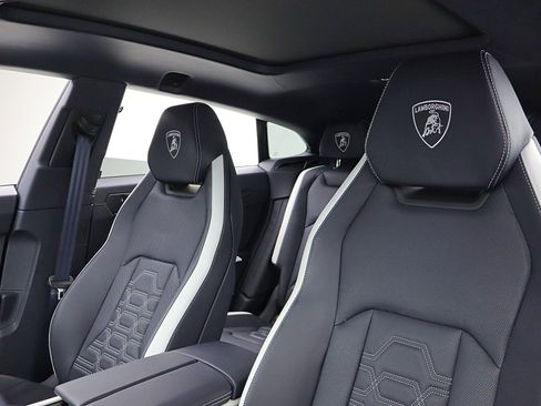 Used 2025 Lamborghini Urus SE AWD/4WD image 32