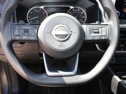 Used 2023 Nissan Rogue SV image 11