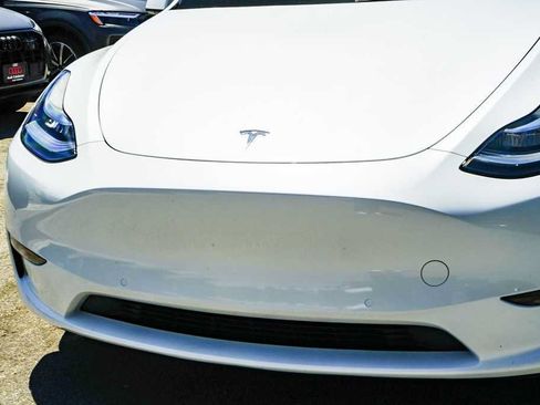 Used 2022 Tesla Model Y Long Range AWD/4WD image 8