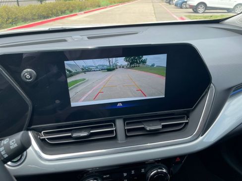 Used 2025 Chevrolet Trax LT w/ LT Convenience Package image 27