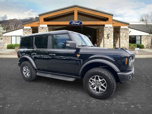 Used 2025 Ford Bronco Badlands AWD/4WD image 3