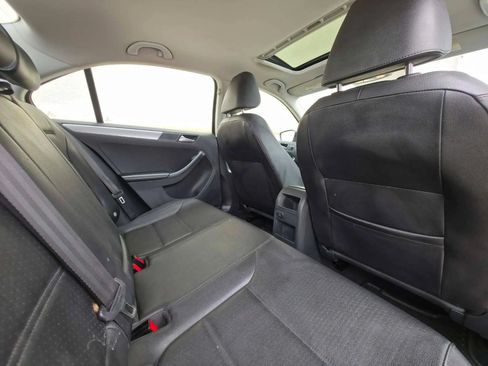 Used 2017 Volkswagen Jetta SE FWD image 14