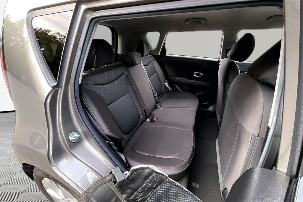 Used 2016 Kia Soul FWD image 18