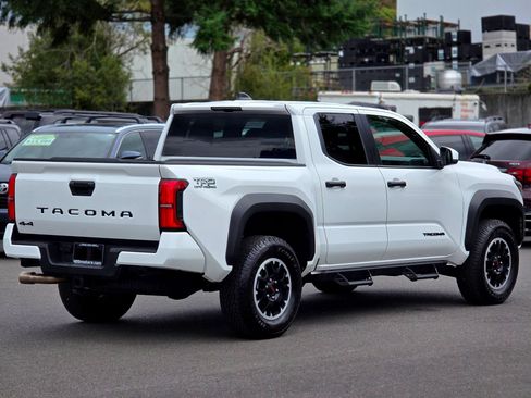 Used 2025 Toyota Tacoma TRD Off-Road AWD/4WD image 18