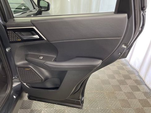 New 2025 Mitsubishi Outlander SE image 33