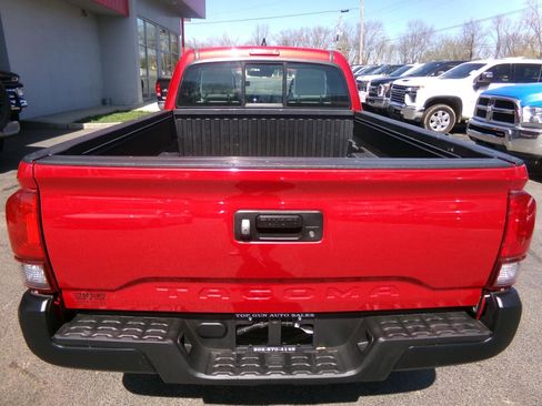 Used 2018 Toyota Tacoma SR w/ SR Convenience Package image 4