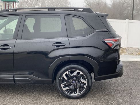 Used 2025 Subaru Forester Premium image 4