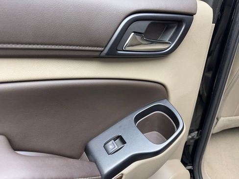 Used 2019 Chevrolet Tahoe LT w/ RST Edition image 38